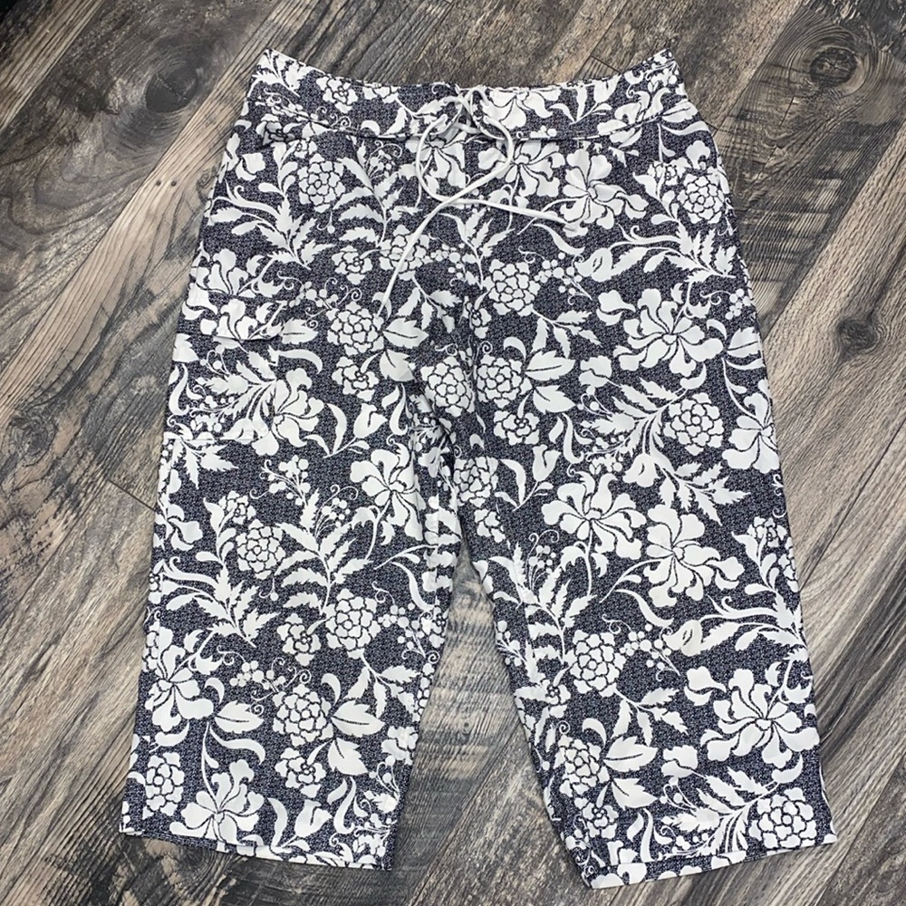 EUC IZOD size 14 capri pants